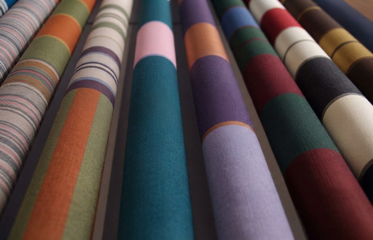 Toiles de store banne en couleurs — large choix de coloris pour rentoilage sur mesure Paris et Île-de-France